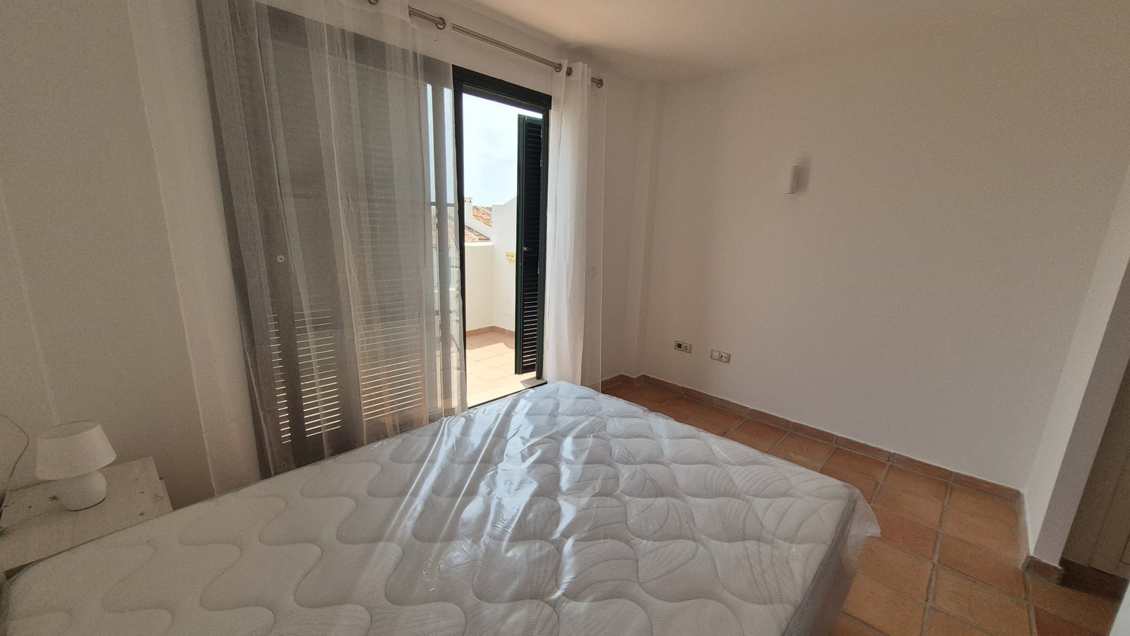 63ac918f-006a-48b1-a328-c01603038ddd