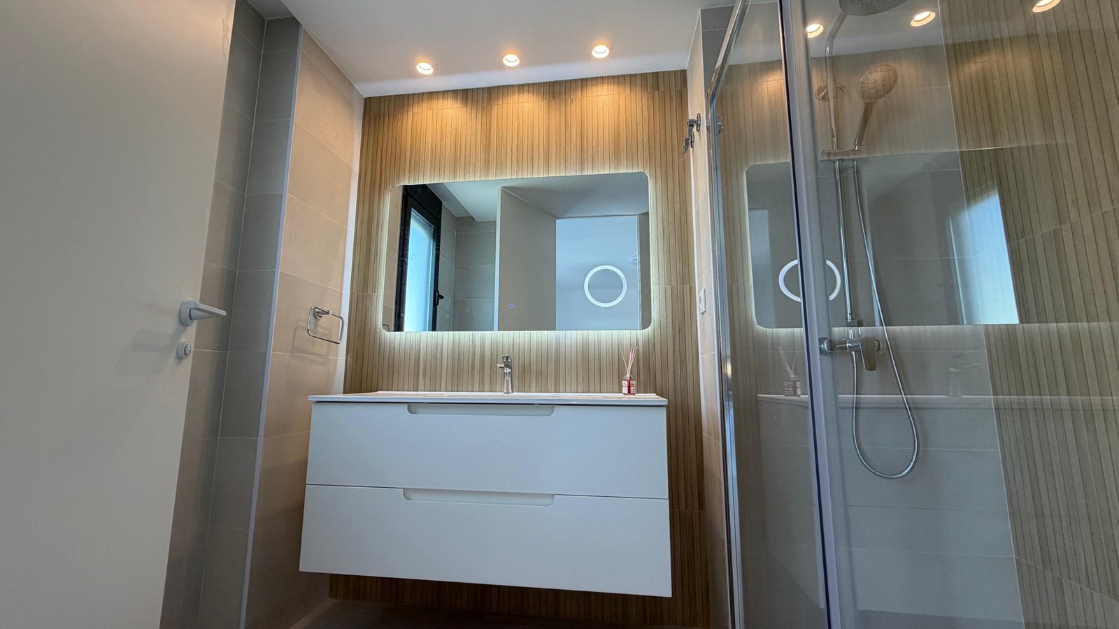 c60d7601-1848-455f-be6f-0b8cc268e9fd