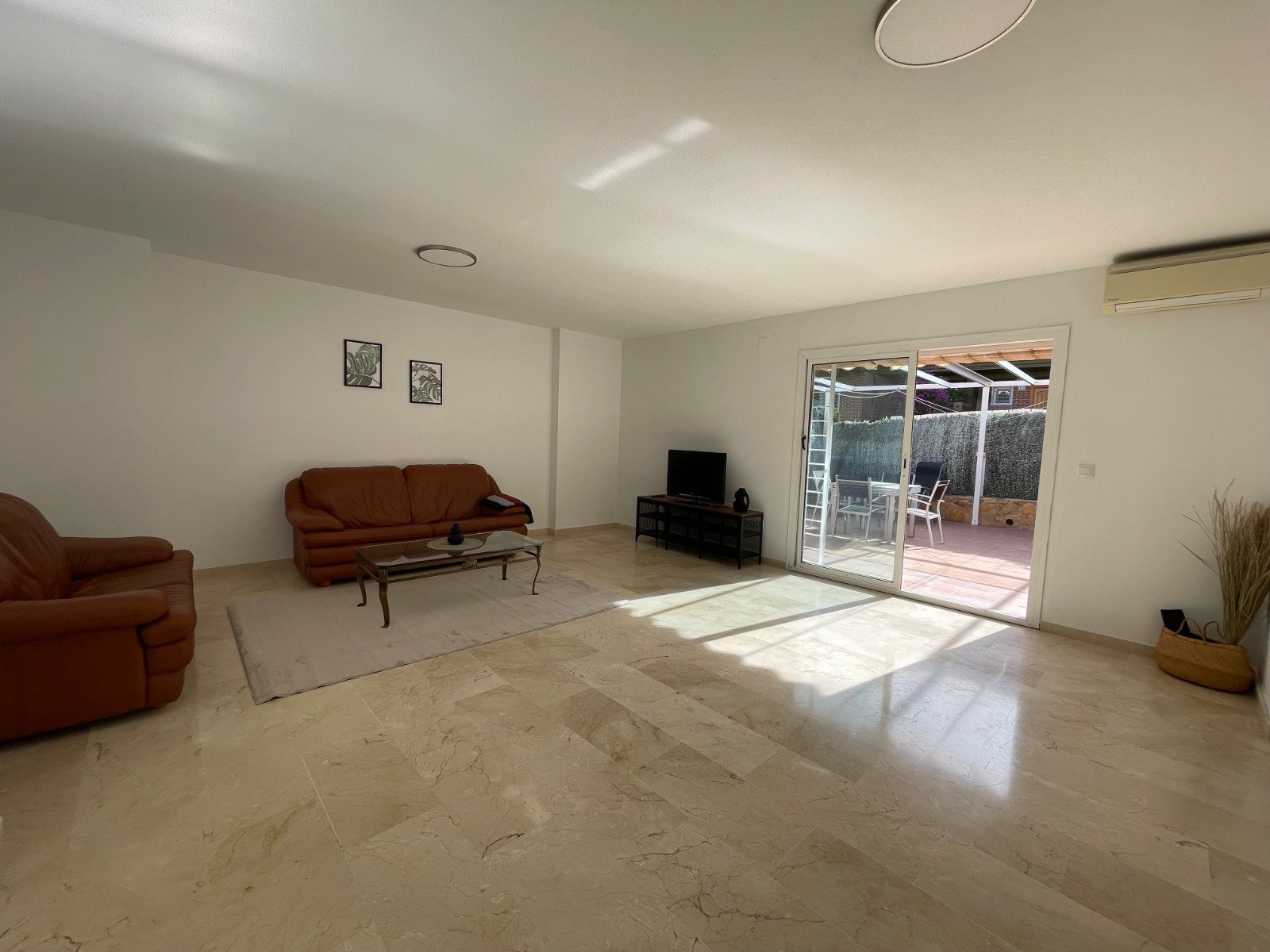 72ecec44-3e32-4f4d-913b-f72a49684067