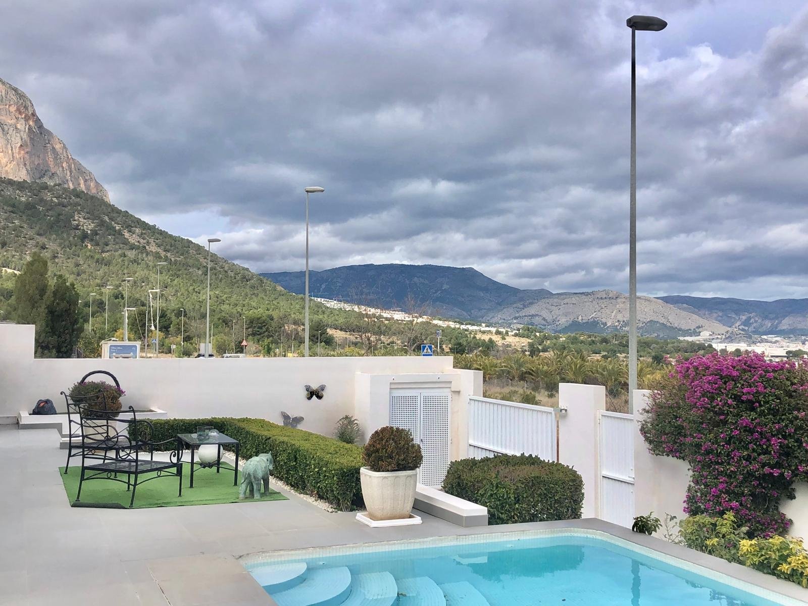 e803c024-361d-4e51-9867-ab1a2ad94e86